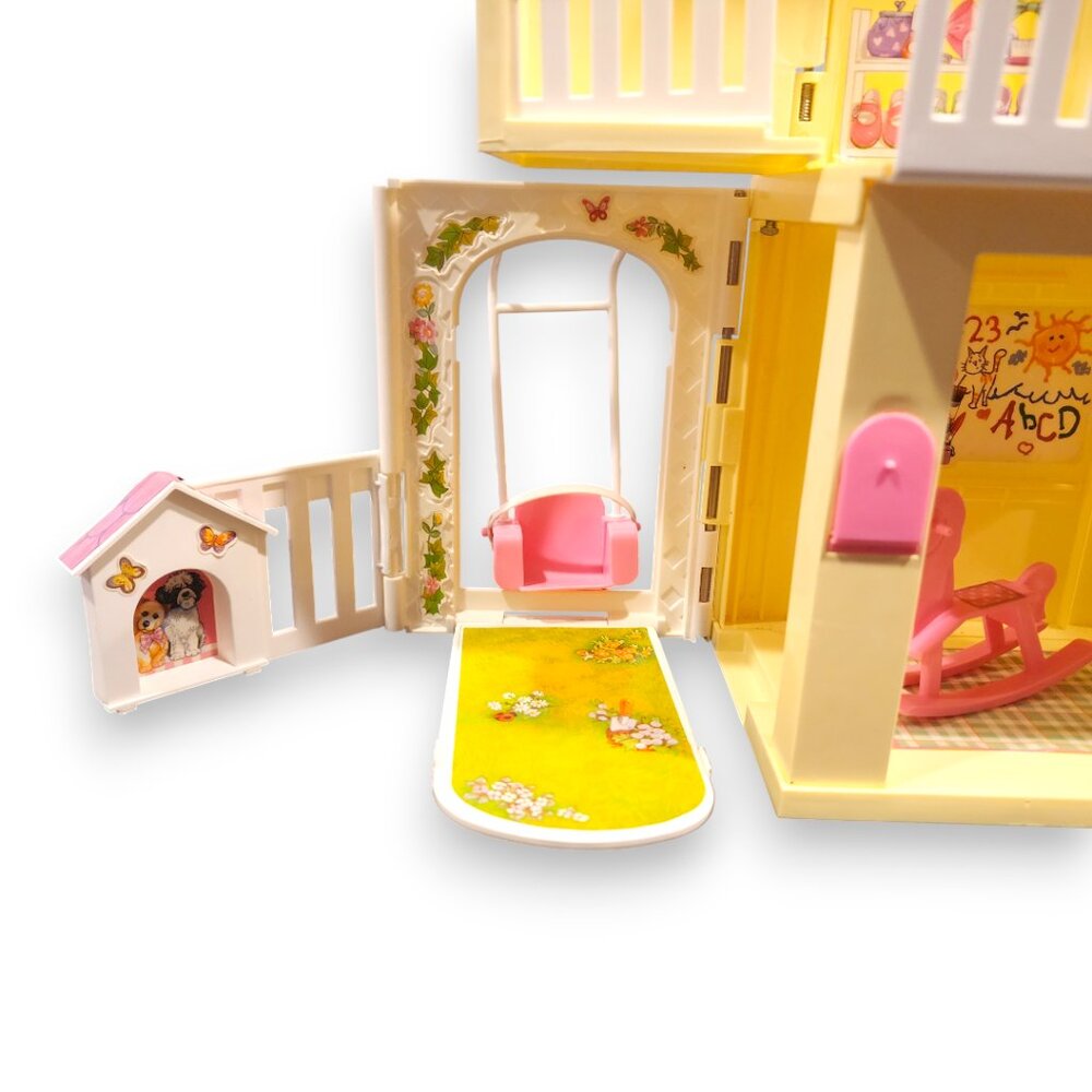 Vintage Kelly Pop Up Playhouse 1998 w/ Original Accessories (Incomplete) - Picture 3 of 10